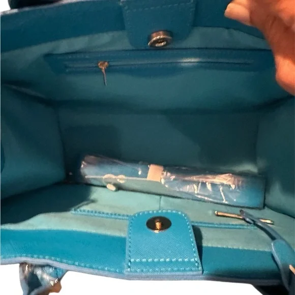 Trina Turk floral large Crossbody tote new with tags - Picture 4 of 4